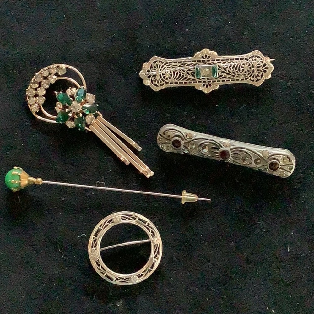 5 vintage silver/gold/pewter pins brooches